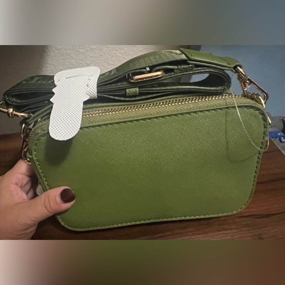 NWT Valentino Orlandi Lime Green Studded Crossbody Bag Camera bag - Picture 2 of 3